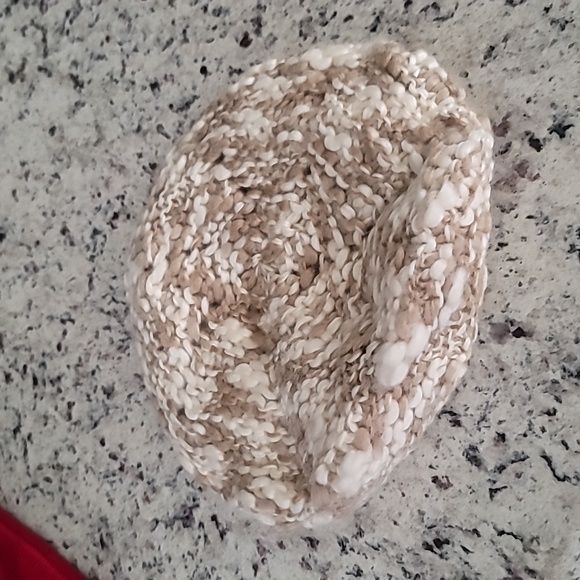 Women's stylish winter beret - Picture 1 of 2